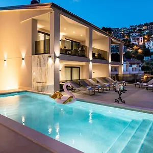 https://villa-nina-i-apartments-with-pool-near-the-sea.in-istria.net