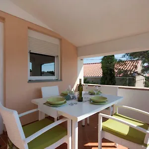 apartmani-luka-vir.hotelinzadar.com/